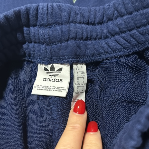 Adidas sweatshirt and sweatpants - Picture 7 of 9